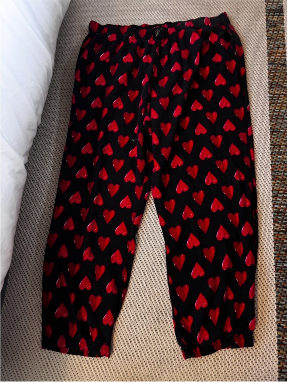 Victoria’s Secret Heart Print Pajama Pants Black Red Lounge L‎ Pockets - Picture 7 of 7